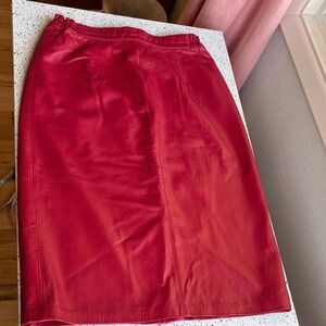 Vintage burgundy soft leather skirt size 6 or 8 knee length kick